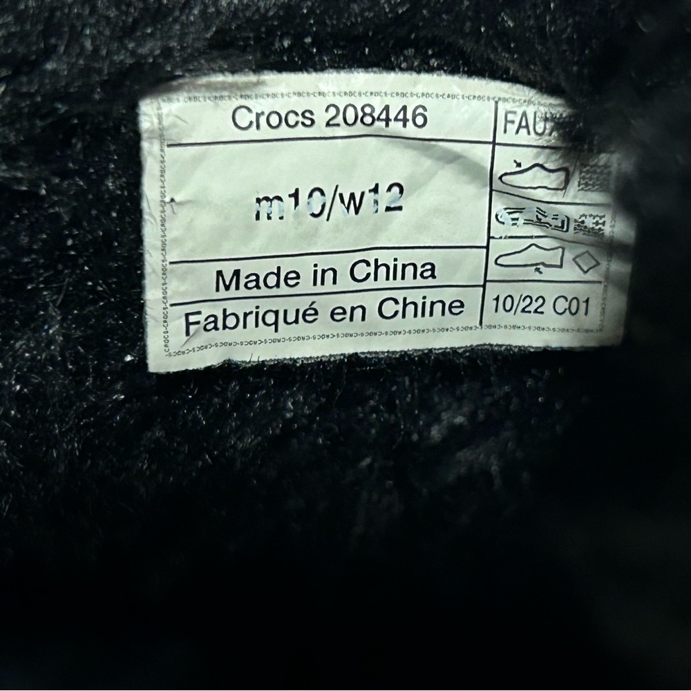 CROCS Black Fuzzy Lined Clogs - Picture 12 of 13